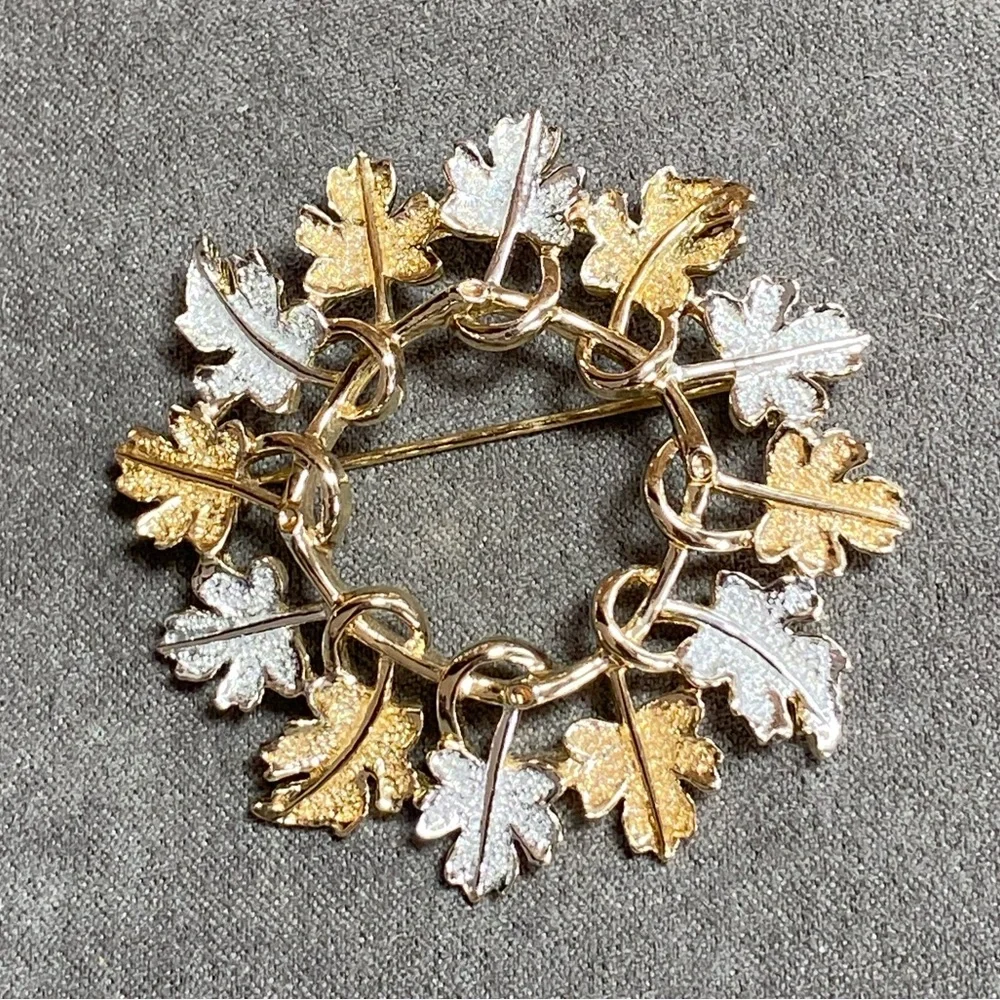 Sarah Coventry Vintage Gold and Silver Leaf Wreath Brooch
